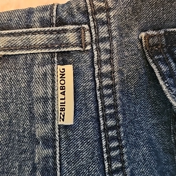 Billabong Jean shorts in great pre-loved condition. PLEASE see size in pictures - Picture 3 of 4